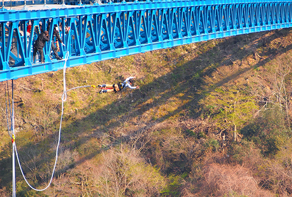 竜神橋大吊橋のバンジージャンプ